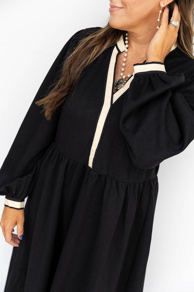 The Manhattan Muse Maxi- Black