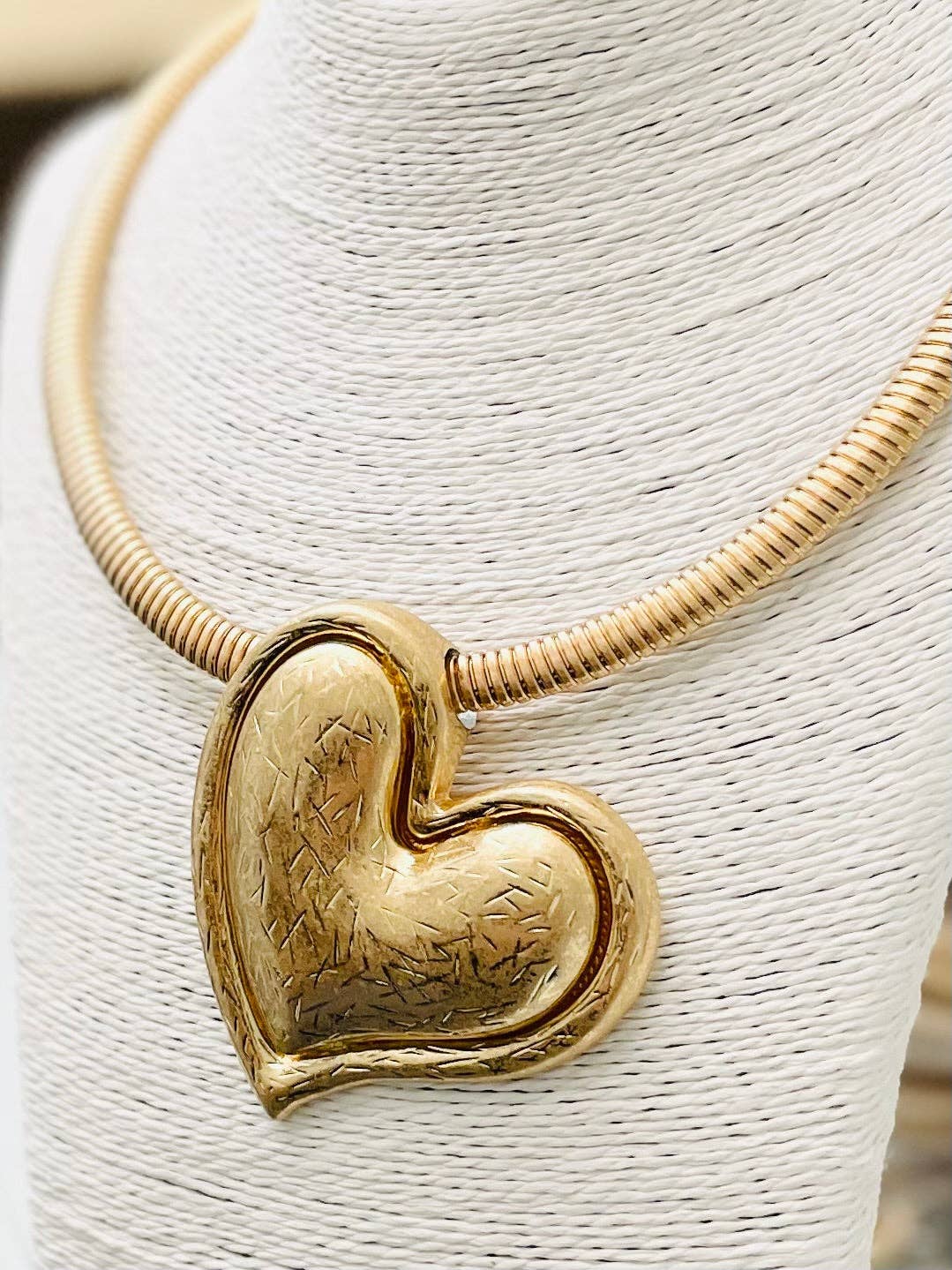 CHIC - Vintage Heart Choker (matte gold) NK523