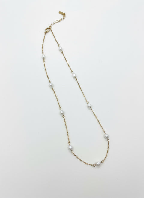 Clara Dainty Pearl Necklace