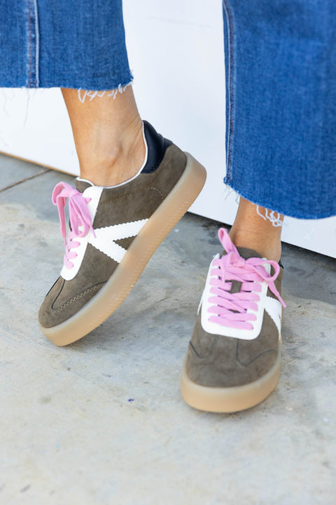 Mia Axel Sneaker - Brown